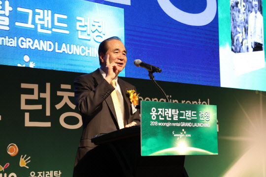 지난 6일 서울 삼성동 그랜드인터컨티넨탈 호텔에서 열린 웅진 렌탈 방문 판매 출범식에서 윤석금 웅진 그룹 회장이 인사말을 하고 있다. <웅진 그룹 제공>